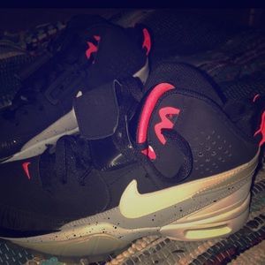 woman’s nike’s size woman’s US 9